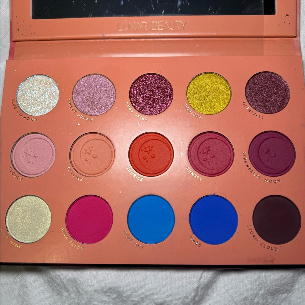 Lunar Beauty Strawberry Dream Eyeshadow Palette - Picture 2 of 2